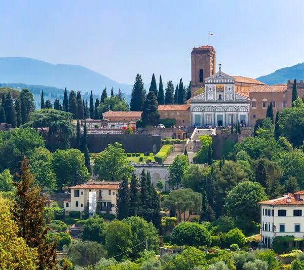 Tour privato delle colline fiorentine in golf cart: Porta Romana, Arcetri, Basilica di San Miniato e Piazzale Michelangelo 1 ora